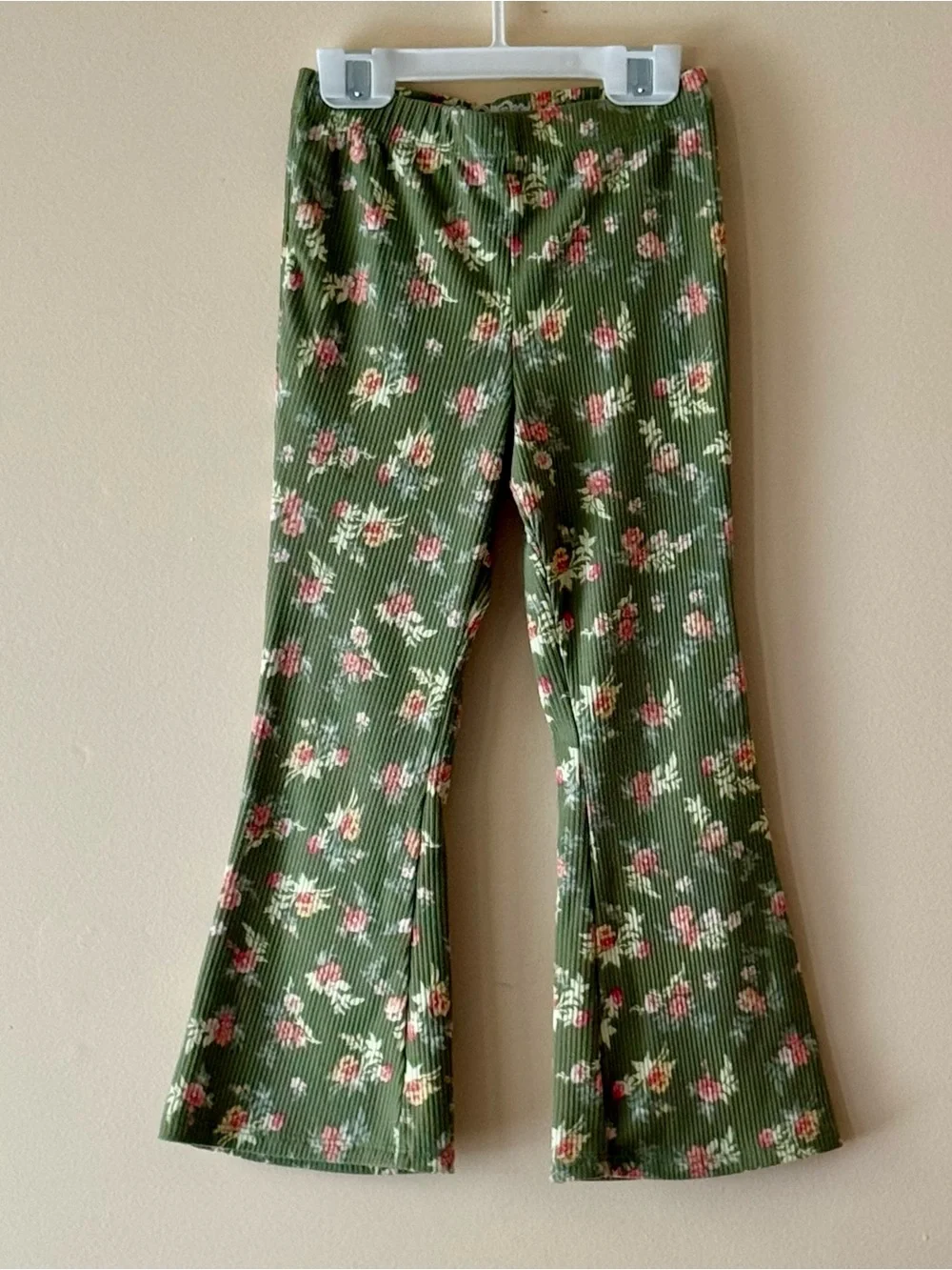 Btween Toddler Girls Olive Green Ruffle T-shirt and Floral Ribbed Pants, Size 5 - Picture 5 of 10